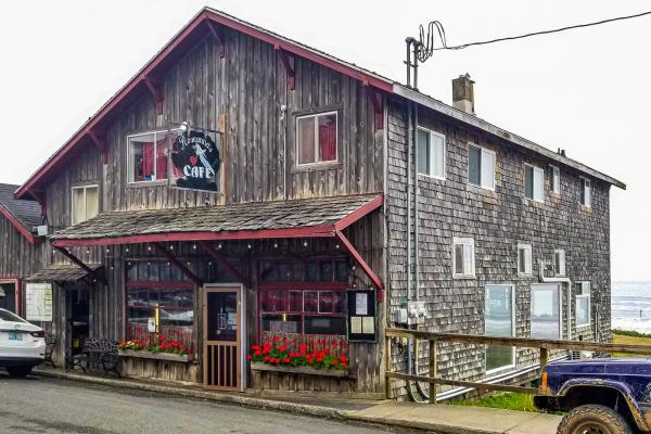Exterior of Roseanna's Cafe in Oceanside OR