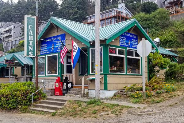 Exterior of Blue Agate cafe in Oceanside OR